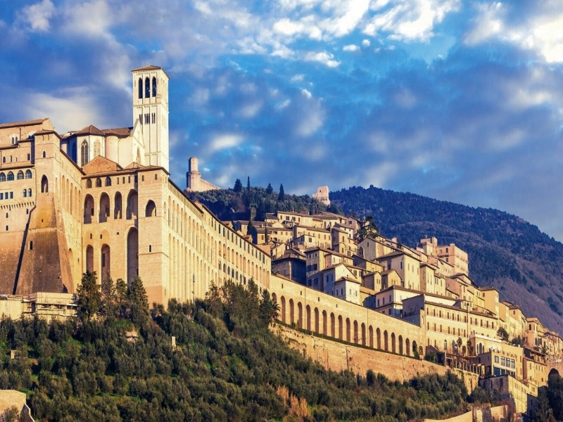 UniEticPmi ad Assisi: tre giorni di sostenibilità, etica e gioco per un futuro più consapevole