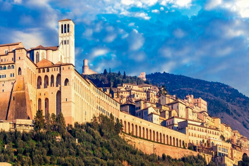 UniEticPmi ad Assisi: tre giorni di sostenibilità, etica e gioco per un futuro più consapevole